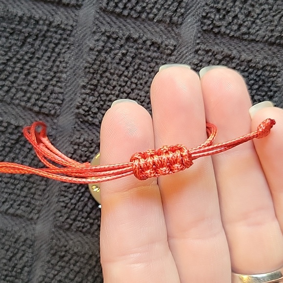 NWOT adjustable red & silver Believe star bracelet - Picture 3 of 4